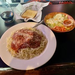 Classic's Restaurant Lounge - Spaghetti and meatballs with salad and garlic bread.