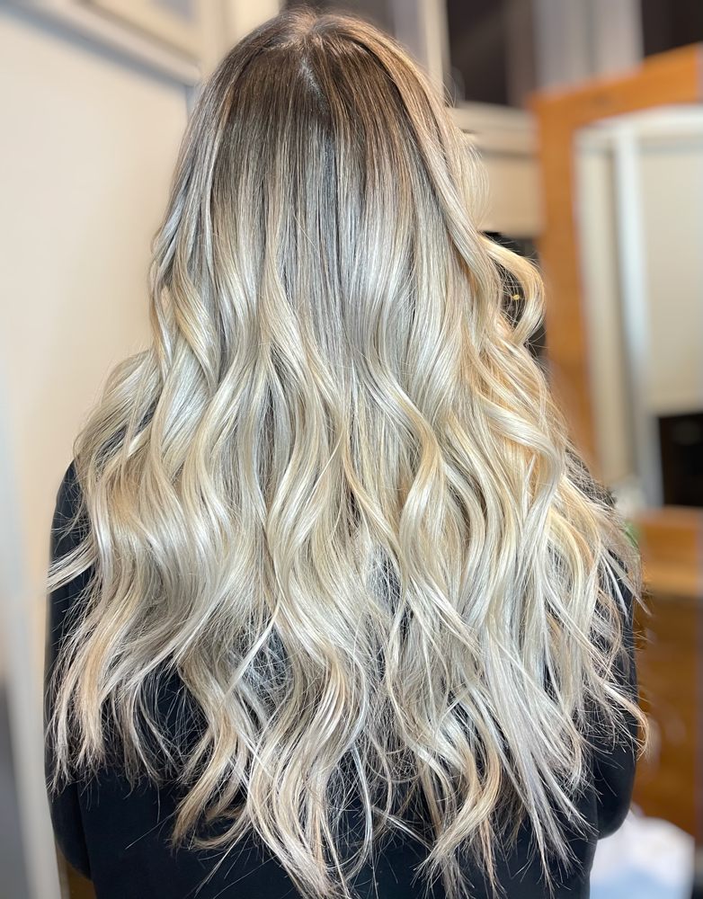 Hair By Omaira Logo