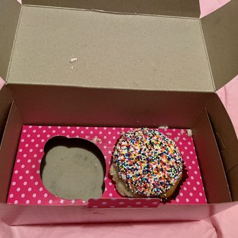 Smallcakes Pearland Parkway - Cupcakes Near Me - Houston, Texas
