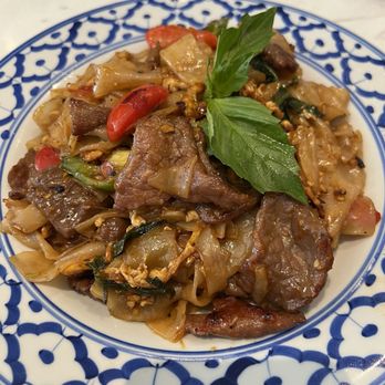 Niyom Thai Kitchen - Drunken Noodle (Kea Mao) with Beef - Thai Near Me - Flushing, New York Niyom Thai Kitchen - Drunken Noodle (Kea Mao) with Beef - Thai Near Me - Flushing, New York