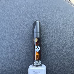 Alternatives A Health Collective - What I received; notice difference in apparent extract quality, an extreme discrepancy between what was advertised and what I received.