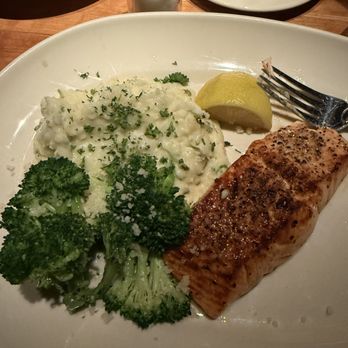 Houston's Restaurant - Steakhouses Near Me - Pasadena, California Houston's Restaurant - Steakhouses Near Me - Pasadena, California