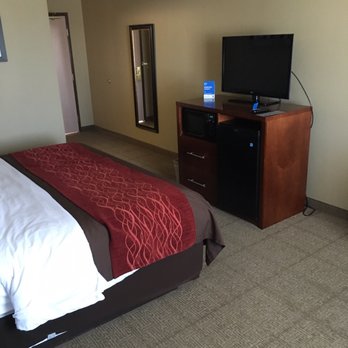 Comfort Inn & Suites Moberly - TV and bed - Hotels Near Me - Moberly, Missouri Comfort Inn & Suites Moberly - TV and bed - Hotels Near Me - Moberly, Missouri