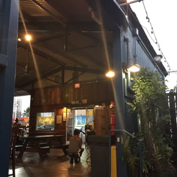 Honolulu Beerworks - Indoor/outdoor vibes - Brewpubs Near Me - Honolulu, Hawaii Honolulu Beerworks - Indoor/outdoor vibes - Brewpubs Near Me - Honolulu, Hawaii