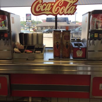 Hardee's - Fast Food Near Me - Benton, Illinois
