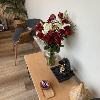 Overose Spa - Waiting area in front - Massage Therapy Near Me - Los Angeles, California