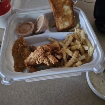 Raising Cane's Chicken Fingers - Caniac - Chicken Shop Near Me - Vacaville, California