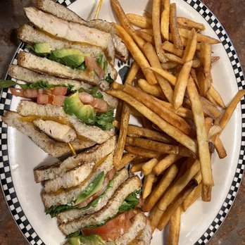 Black Bear Diner Gresham - Chicken Avocado Club (970-1130 cals.) - American Near Me - Gresham, Oregon