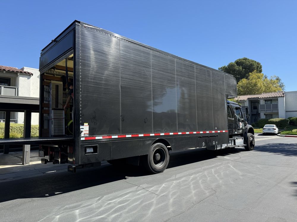 THE MOVING COMPANY LLC
