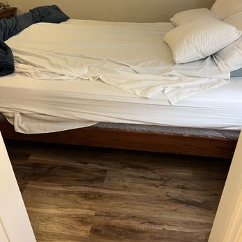 Payson Inn & Suites - My 3 inch mattress is on top of the bed. Box spring bed that makes all kinds of noise and is very hard to sleep. This thing I would be burnt - Hotels Near Me - Payson, Arizona