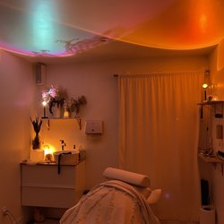 Blush & Bone - Massage room