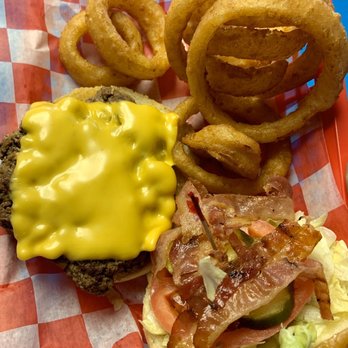 Hideout Pizzaria - Bacon Cheeseburger - Decent, nothing amazing. O Rings were pretty tasty so I'd get those as a side again. The bacon was super weak though. - Pizza Near Me - Louisville, Kentucky Hideout Pizzaria - Bacon Cheeseburger - Decent, nothing amazing. O Rings were pretty tasty so I'd get those as a side again. The bacon was super weak though. - Pizza Near Me - Louisville, Kentucky