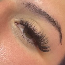 Viva Valentino - Mega Volume Eyelash Extensions