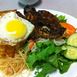 Grilled Lemongrass Beef Ribs on Vermicelli