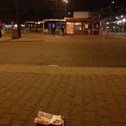 Dworzec Autobusowy Metro Wilanowska - Hmmm... w piątek wieczorem nie jest tu najczyściej.