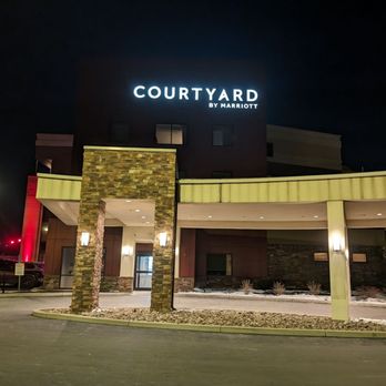 Courtyard by Marriott Niagara Falls, USA - Main entrance at night - Hotels Near Me - Niagara Falls, New York Courtyard by Marriott Niagara Falls, USA - Main entrance at night - Hotels Near Me - Niagara Falls, New York