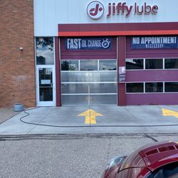 Jiffy Lube - A closed Jiffy Lube at 1pm.