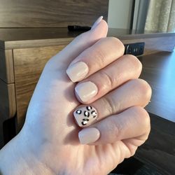 Leon Nails