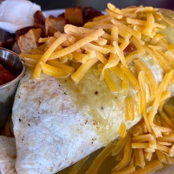 Twin Rocks Cafe - Carnitas breakfast burrito with green chili - Cafes Near Me - Bluff, Utah Twin Rocks Cafe - Carnitas breakfast burrito with green chili - Cafes Near Me - Bluff, Utah