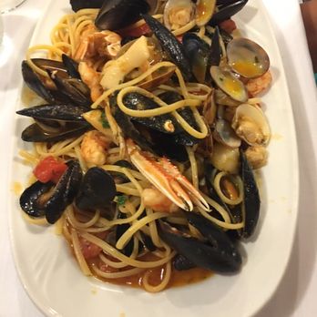 Grotta Azzurra - Mixed seafood linguine, the portion size is enormous and the pasta and sauce are amazing. A++ - Seafood Near Me - Rome, RM Grotta Azzurra - Mixed seafood linguine, the portion size is enormous and the pasta and sauce are amazing. A++ - Seafood Near Me - Rome, RM