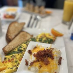 Keke's Breakfast Cafe - Greek Omelet and loaded grits