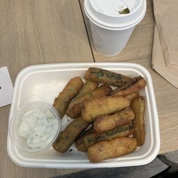 This is the zucchini fries i had. Alot of ppl would call them zucchini sticks. There was just the right amount of tzatizki sauce too.