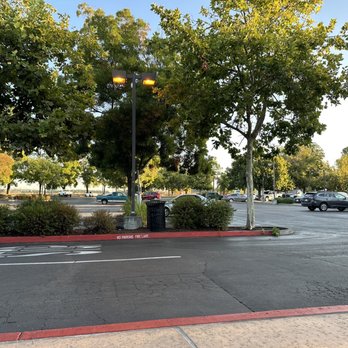 Oak Tree Plaza - Boo yah. - Shopping Centers Near Me - Davis, California