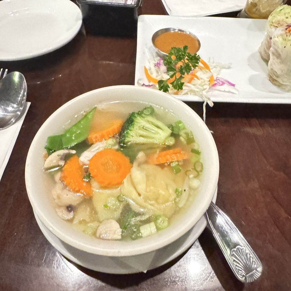Lemongrass Thai Kitchen - Wonton soup - Thai Near Me - Oviedo, Florida Lemongrass Thai Kitchen - Wonton soup - Thai Near Me - Oviedo, Florida