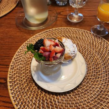Cinnamon Bear Creekside Inn - First course of breakfast. Fruit with homemade cream puff - Bed & Breakfast Near Me - Sonoma, California Cinnamon Bear Creekside Inn - First course of breakfast. Fruit with homemade cream puff - Bed & Breakfast Near Me - Sonoma, California