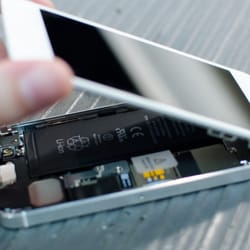 Market Tech - Battery charging port and motherboard inside an iPhone