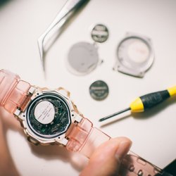 Watch Technicians - Watch battery replacement