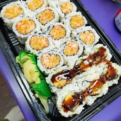 Kibō Japanese Cuisine - Spicy kani rolls with eel and avocado roll