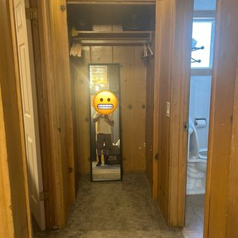 Grand Pine Cabins - Closet/mirror - Hotels Near Me - Wrightwood, California