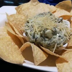 Chatters's Bar and Grill - Spinach artichoke dip. Yummy!