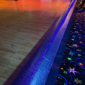 Roller World - Skating Rinks Near Me - Saugus, Massachusetts