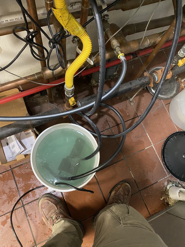 Slide of Mundo’s Service and Repair