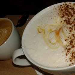 New Balance Store - Chai latte y café con leche.