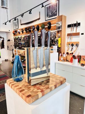 New West Knifeworks & MTN MAN Toy Shop by null