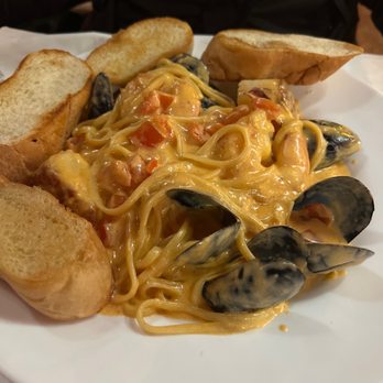 Quarterdeck - Seafood pasta linguine - Seafood Near Me - Arlington, Virginia