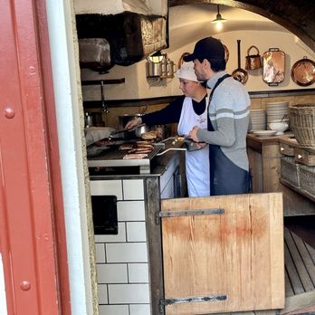Historische Wurstkuchl - Kitchen where sausages are grilled! - German Near Me - Regensburg, BY Historische Wurstkuchl - Kitchen where sausages are grilled! - German Near Me - Regensburg, BY