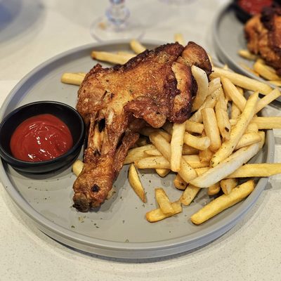 Chrisly Cafe by null