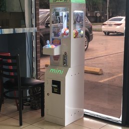 Tiny claw machine Tiny claw machine