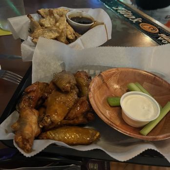 Lookout Tavern - Wings and potstickers - American Near Me - Killington, Vermont Lookout Tavern - Wings and potstickers - American Near Me - Killington, Vermont