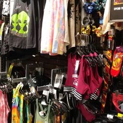 Hot Topic - Hot Topic in the Apple Blossom Mall, Winchester VA