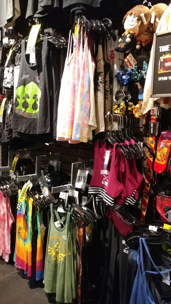 Hot Topic Logo