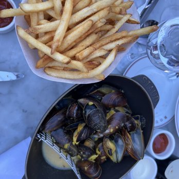 Bouchon - Moules au Safran - French Near Me - Yountville, California