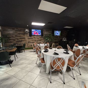 La Yaroa Tropical Restaurant - Puerto Rican Near Me - Norfolk, Virginia