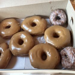 Mary's White Pine Bakery - Just look at all that maple frosting!