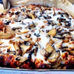 Town House Pizza - Shroom pizza