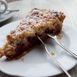 Friesen-Café - Pflaumen-Streuselkuchen zum Teilen